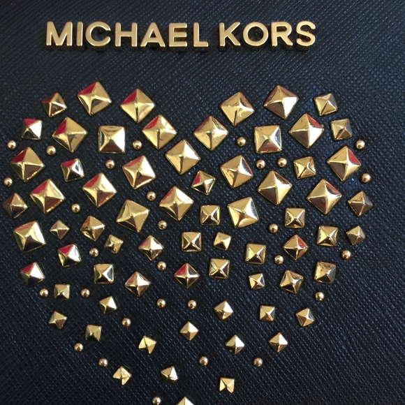 Authentic Michael Kors Multifunction Wallet - Picture 6 of 6